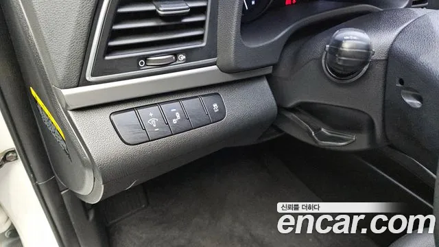 Hyundai AVANTE 2018 — фото 15