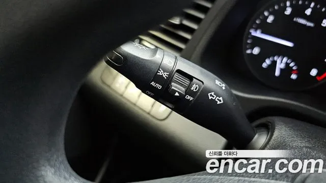 Hyundai AVANTE 2018 — фото 16