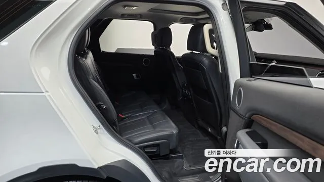 Land Rover Discovery 2018 — фото 12
