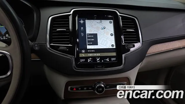 Volvo XC90 2017 — фото 14