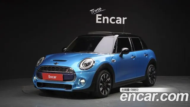 Mini Cooper 2018 — фото 1