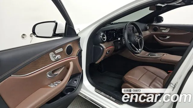 Mercedes-Benz E-Class 2022 — фото 10