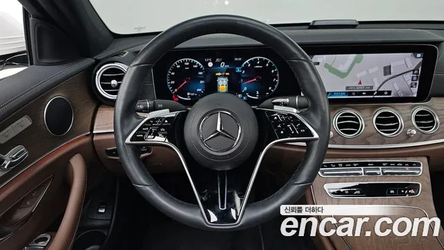 Mercedes-Benz E-Class 2022 — фото 13