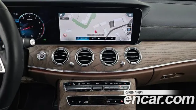 Mercedes-Benz E-Class 2022 — фото 14