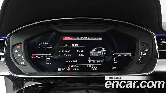 Audi A8 2021 — фото 8