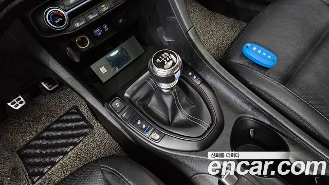 Hyundai Veloster 2019 — фото 9