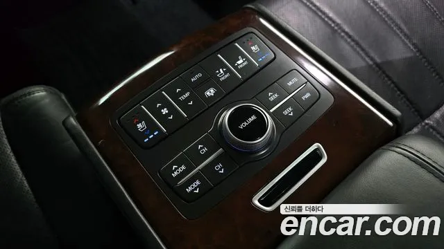 Hyundai Equus 2012 — фото 17