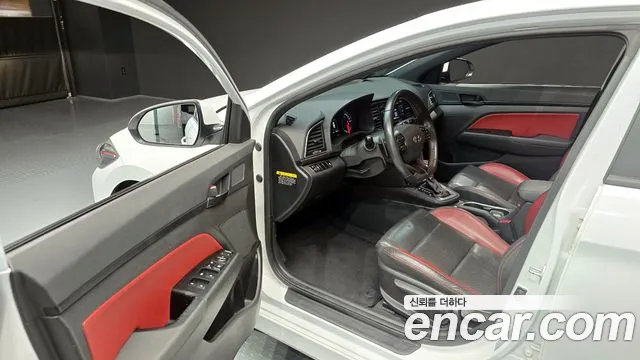 Hyundai AVANTE 2017 — фото 11