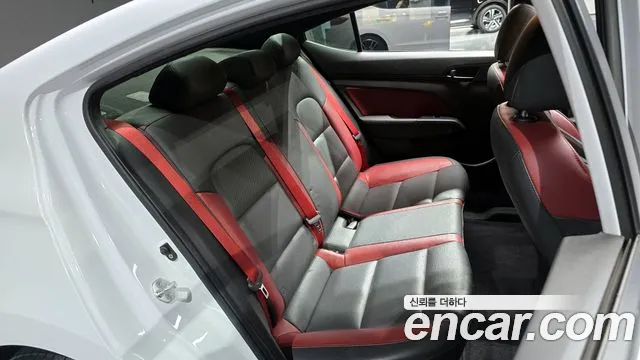 Hyundai AVANTE 2017 — фото 12