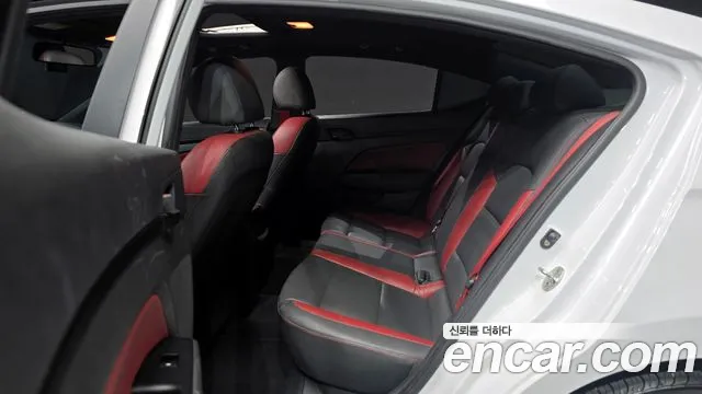 Hyundai AVANTE 2017 — фото 13