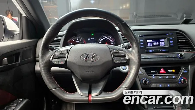 Hyundai AVANTE 2017 — фото 14