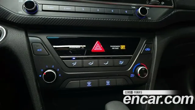Hyundai AVANTE 2017 — фото 16