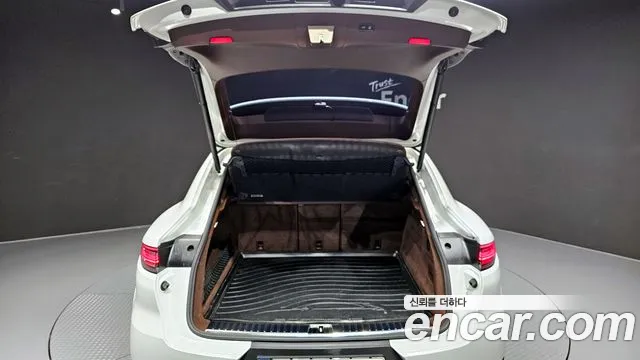 Porsche Cayenne 2020 — фото 20