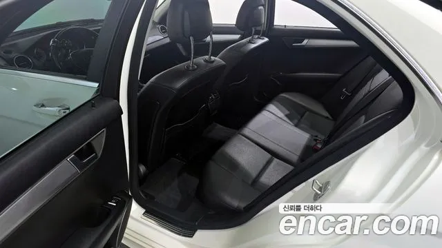 Mercedes-Benz C-Class 2012 — фото 11