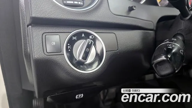 Mercedes-Benz C-Class 2012 — фото 15