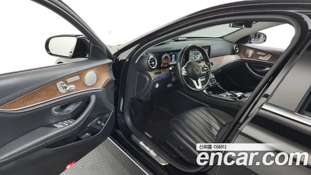 Mercedes-Benz E-Class 2019 — фото 10