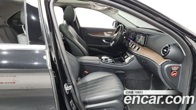 Mercedes-Benz E-Class 2019 — фото 11