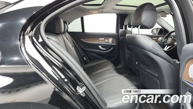 Mercedes-Benz E-Class 2019 — фото 12
