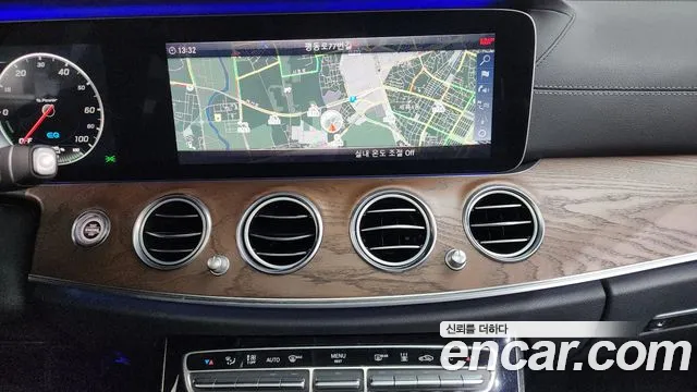 Mercedes-Benz E-Class 2019 — фото 14