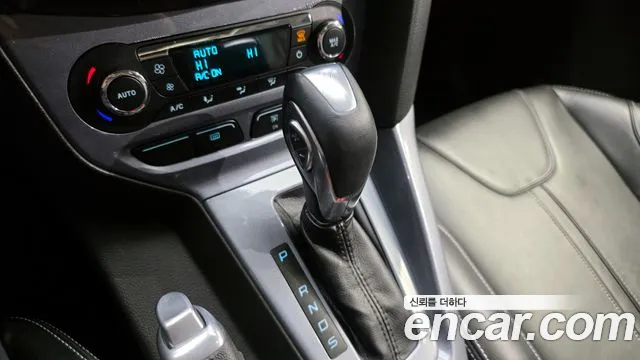 Ford Focus 2015 — фото 9