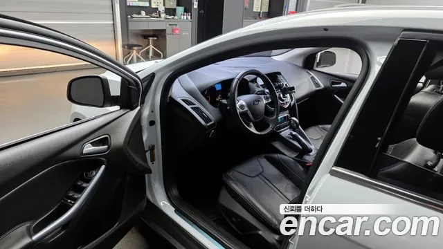 Ford Focus 2015 — фото 10