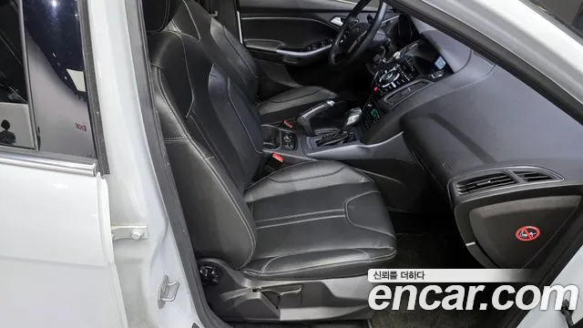 Ford Focus 2015 — фото 12