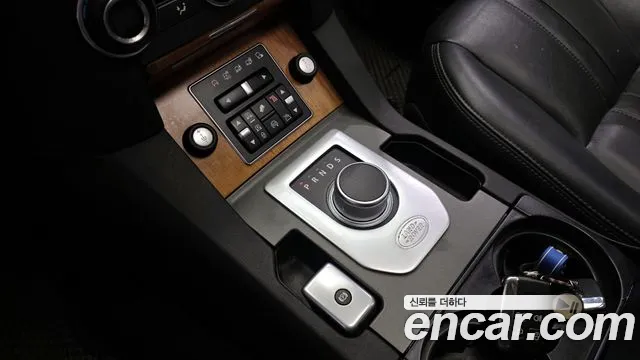 Land Rover Discovery 2015 — фото 9