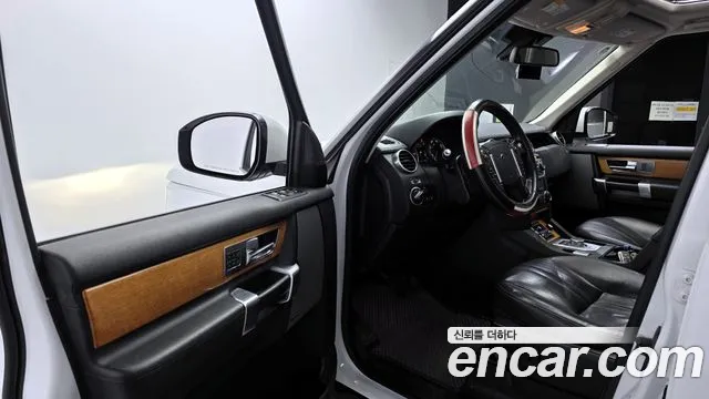 Land Rover Discovery 2015 — фото 11
