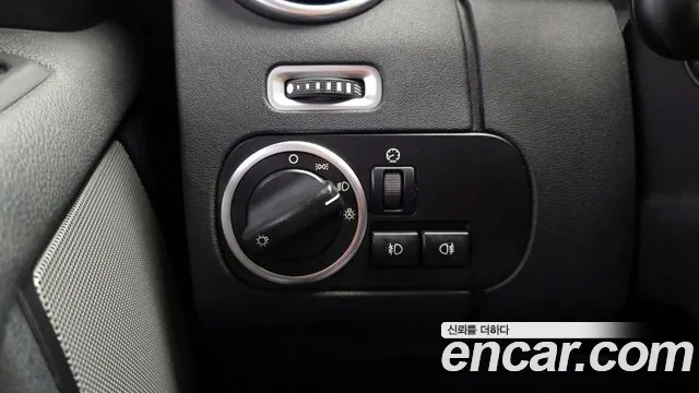 Land Rover Discovery 2015 — фото 16
