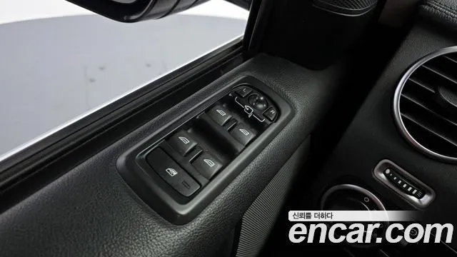 Land Rover Discovery 2015 — фото 17