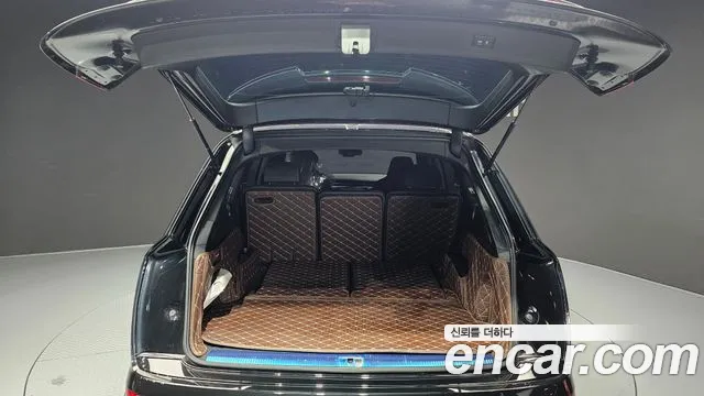 Audi Q7 2023 — фото 20