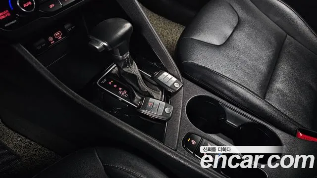 Kia Niro 2017 — фото 9