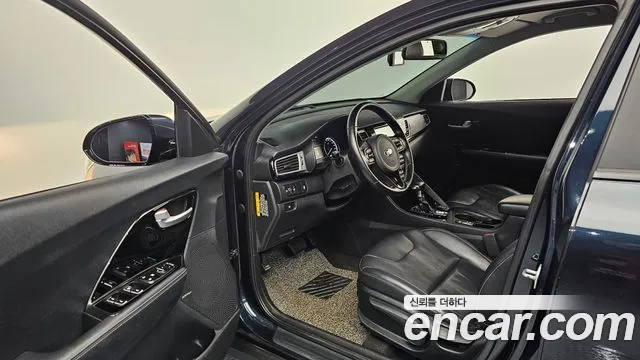 Kia Niro 2017 — фото 10