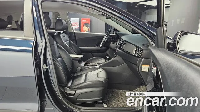Kia Niro 2017 — фото 12