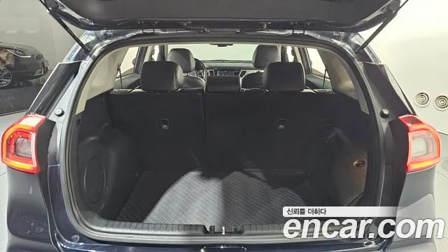 Kia Niro 2017 — фото 20
