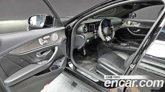 Mercedes-Benz E-Class 2022 — фото 10