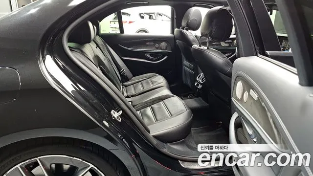 Mercedes-Benz E-Class 2022 — фото 12