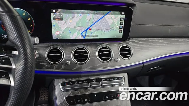 Mercedes-Benz E-Class 2021 — фото 14
