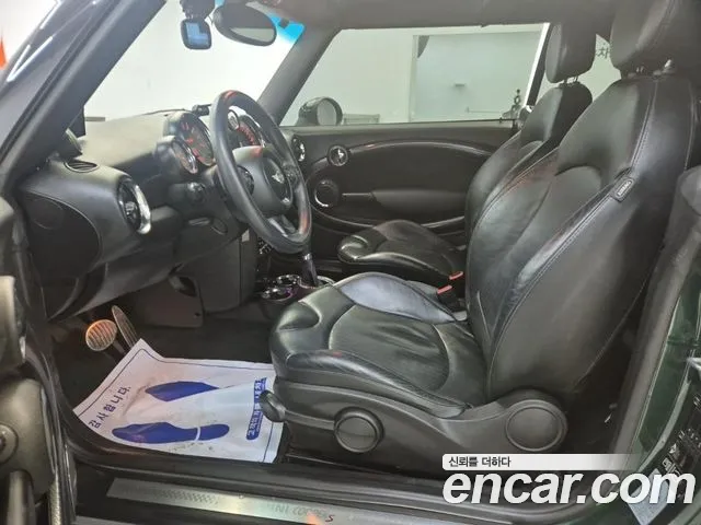 Mini Cooper Convertible 2015 — фото 11
