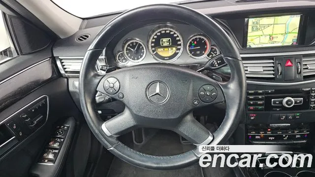 Mercedes-Benz E-Class 2012 — фото 13