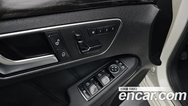 Mercedes-Benz E-Class 2012 — фото 16