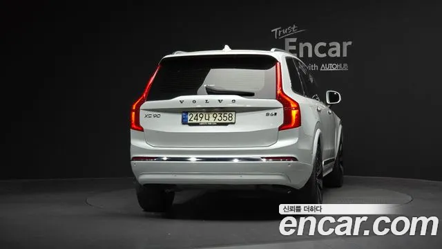 Volvo XC90 2023 — фото 4