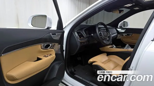 Volvo XC90 2023 — фото 11
