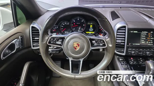 Porsche Cayenne 2016 — фото 13