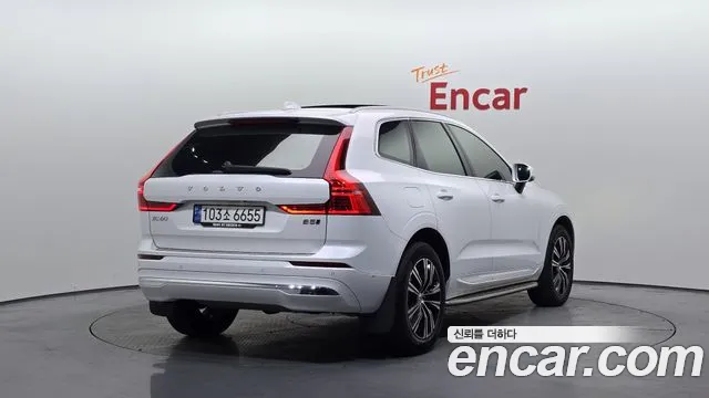 Volvo XC60 2022 — фото 2