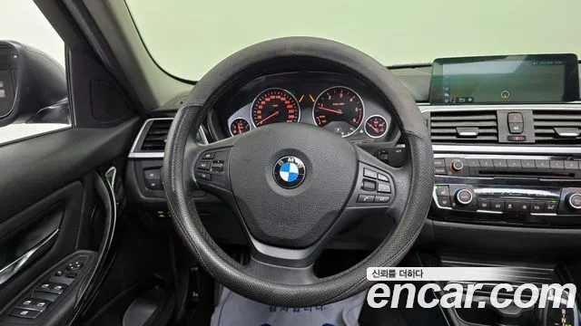 BMW 3-Series 2017 — фото 15