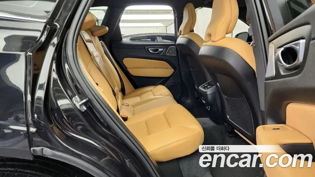 Volvo XC60 2020 — фото 12