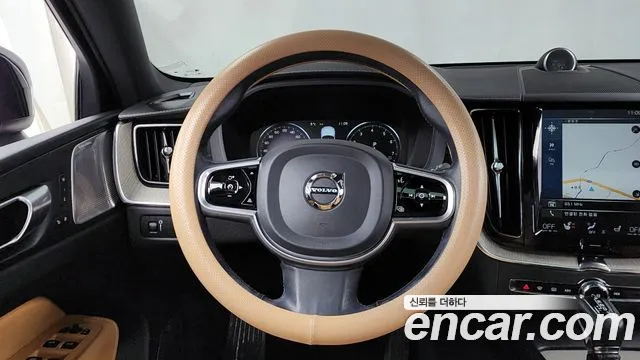 Volvo XC60 2020 — фото 13