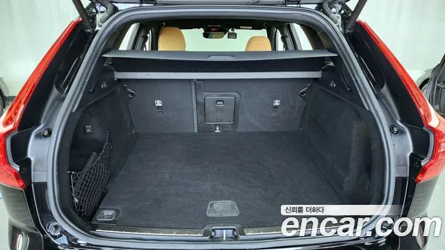 Volvo XC60 2020 — фото 20