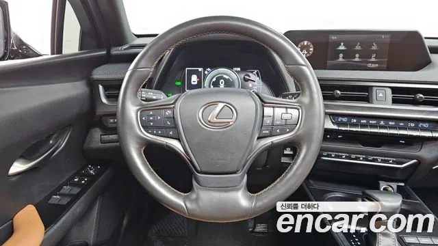 Lexus UX 2019 — фото 13